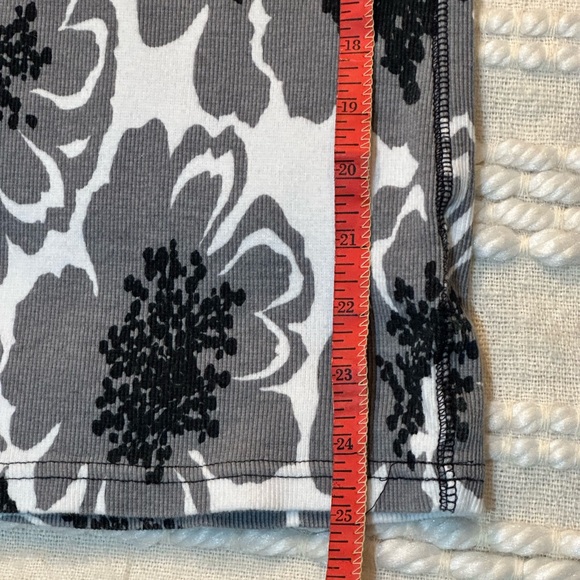 🌸 $3 if bundled - Medium ( 8 - 10 ) Faded Glory Ribbed Floral Tank Top Stretchy - Picture 4 of 6